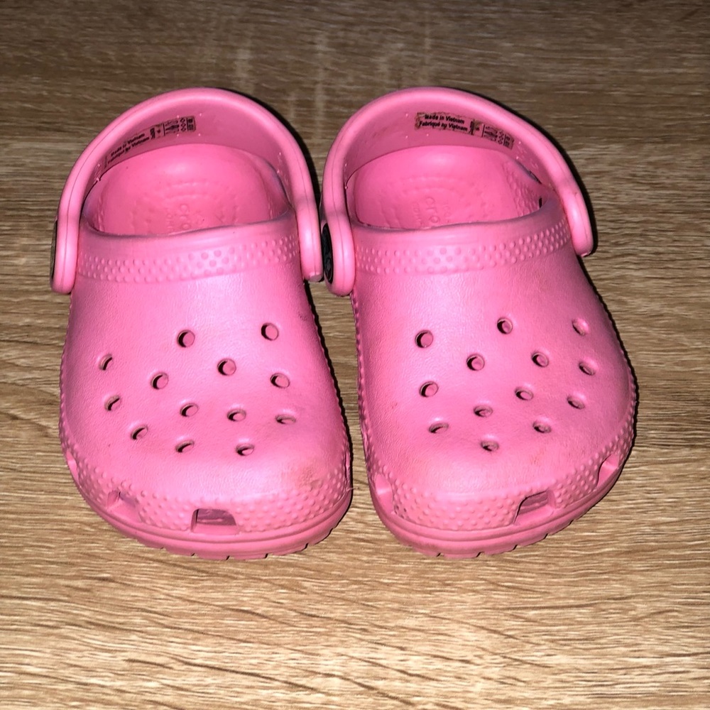 ๐๐๐HOST PICK๐๐๐Hot Pink Toddler Crocs - Picture 2 of 5